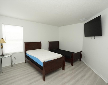 16919 Sunrise Vista Drive - Photo Thumbnail 23