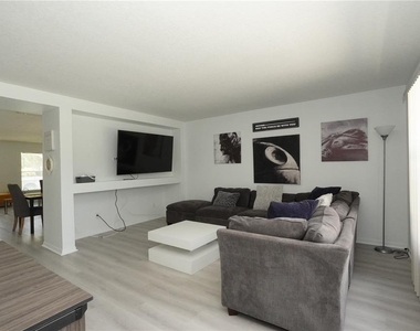 16919 Sunrise Vista Drive - Photo Thumbnail 6