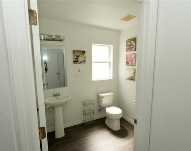 16919 Sunrise Vista Drive - Photo Thumbnail 13