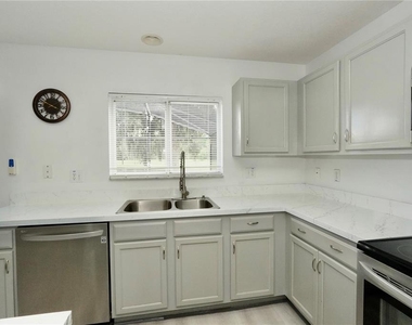 16919 Sunrise Vista Drive - Photo Thumbnail 9