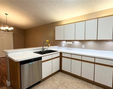 8636 Fort Jefferson Boulevard - Photo Thumbnail 12