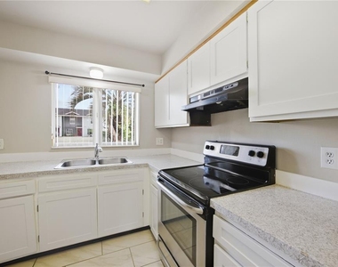 206 Watts Lane - Photo Thumbnail 2
