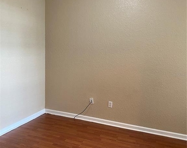 5018 Maxon Terrace - Photo Thumbnail 5