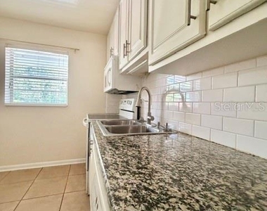 623 N Bay Street - Photo Thumbnail 14