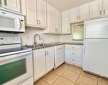 623 N Bay Street - Photo Thumbnail 12