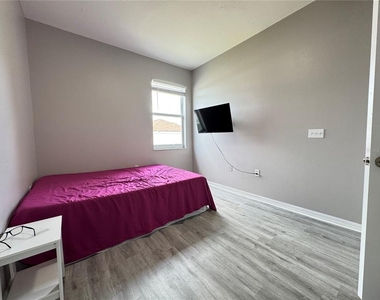 10868 Standing Stone Drive - Photo Thumbnail 24