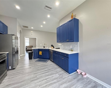 10868 Standing Stone Drive - Photo Thumbnail 12