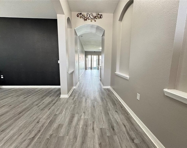 10868 Standing Stone Drive - Photo Thumbnail 4