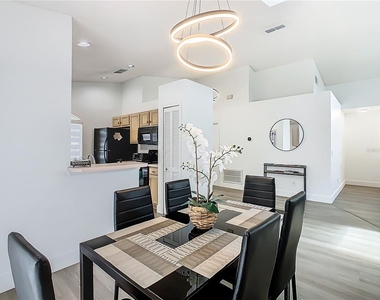 1510 Chapman Oak Court - Photo Thumbnail 10