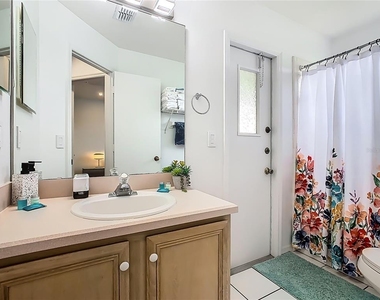 1510 Chapman Oak Court - Photo Thumbnail 41