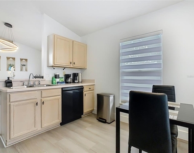 1510 Chapman Oak Court - Photo Thumbnail 18