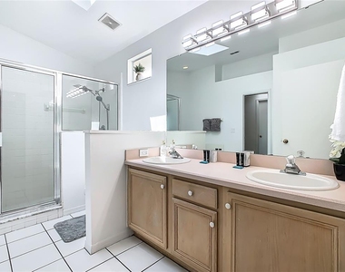 1510 Chapman Oak Court - Photo Thumbnail 30