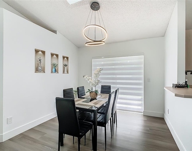 1510 Chapman Oak Court - Photo Thumbnail 9