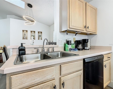 1510 Chapman Oak Court - Photo Thumbnail 16