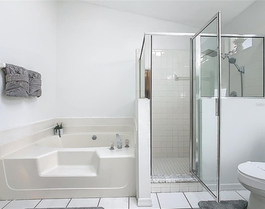 1510 Chapman Oak Court - Photo Thumbnail 31