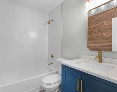 1067 Sophie Boulevard - Photo Thumbnail 11