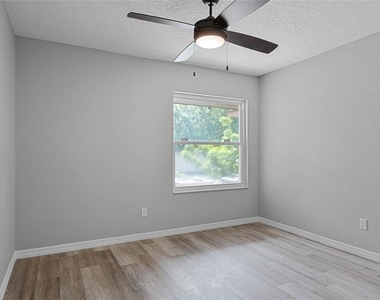 1067 Sophie Boulevard - Photo Thumbnail 14