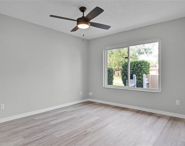1067 Sophie Boulevard - Photo Thumbnail 9