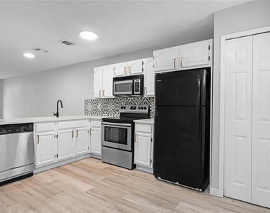 1067 Sophie Boulevard - Photo Thumbnail 5