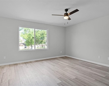 1067 Sophie Boulevard - Photo Thumbnail 7