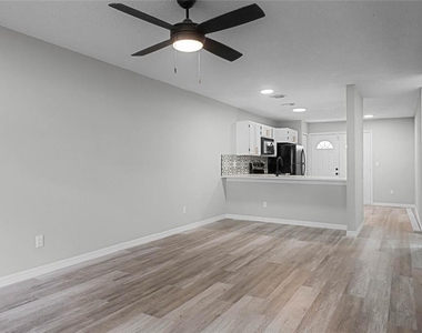 1067 Sophie Boulevard - Photo Thumbnail 2