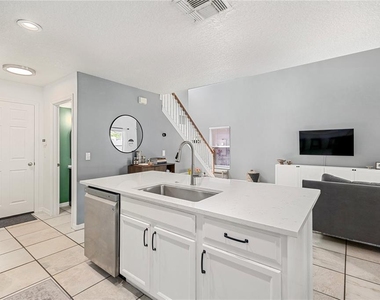 1415 Sherbourne Street - Photo Thumbnail 8