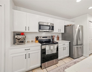 1415 Sherbourne Street - Photo Thumbnail 7