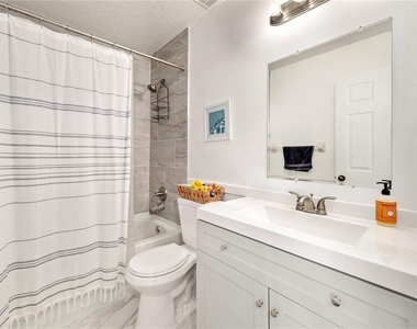 1415 Sherbourne Street - Photo Thumbnail 18