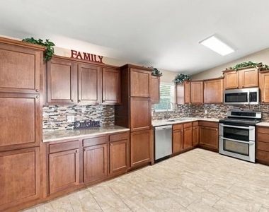 667 Jaguar Court - Photo Thumbnail 9