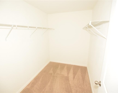 720 Madison Drive - Photo Thumbnail 14