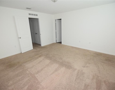 720 Madison Drive - Photo Thumbnail 12