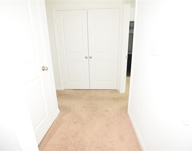 720 Madison Drive - Photo Thumbnail 10