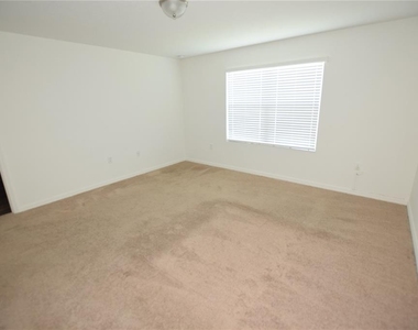720 Madison Drive - Photo Thumbnail 11