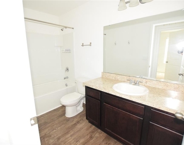 720 Madison Drive - Photo Thumbnail 16