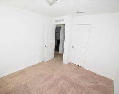 720 Madison Drive - Photo Thumbnail 23