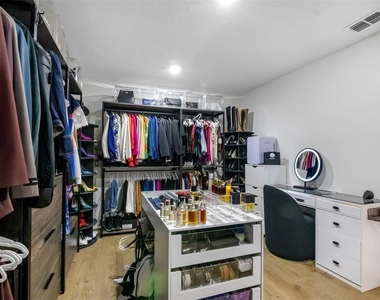 904 Griffon Avenue - Photo Thumbnail 24
