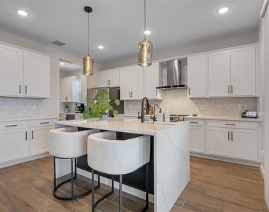 904 Griffon Avenue - Photo Thumbnail 18