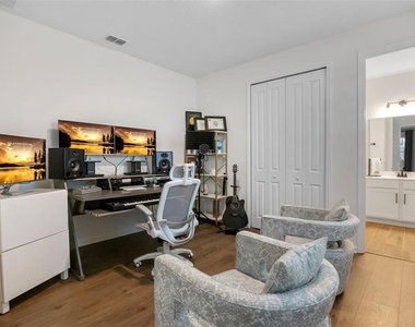 904 Griffon Avenue - Photo Thumbnail 13