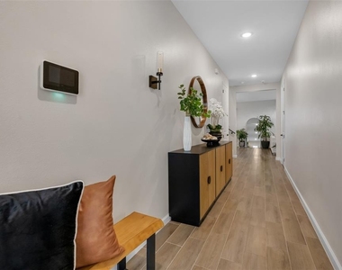 904 Griffon Avenue - Photo Thumbnail 9