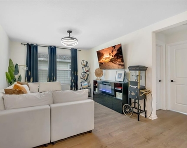 904 Griffon Avenue - Photo Thumbnail 20