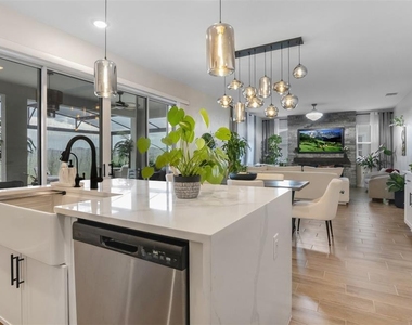 904 Griffon Avenue - Photo Thumbnail 17