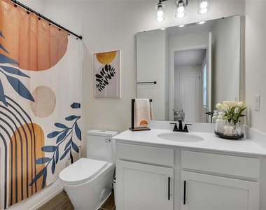 904 Griffon Avenue - Photo Thumbnail 14