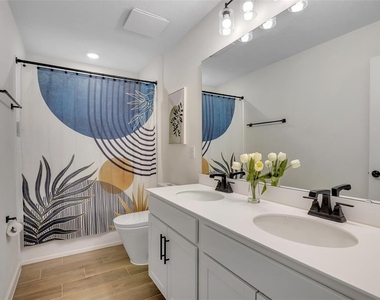 904 Griffon Avenue - Photo Thumbnail 42