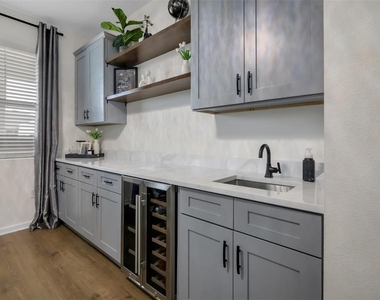 904 Griffon Avenue - Photo Thumbnail 10