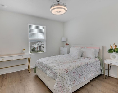 904 Griffon Avenue - Photo Thumbnail 44