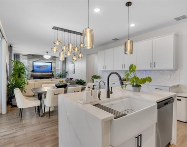 904 Griffon Avenue - Photo Thumbnail 40