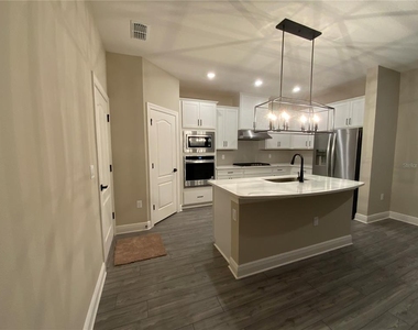 1355 Greenfield Loop - Photo Thumbnail 10