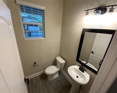 1355 Greenfield Loop - Photo Thumbnail 4