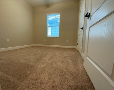 1355 Greenfield Loop - Photo Thumbnail 34