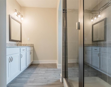 1355 Greenfield Loop - Photo Thumbnail 9